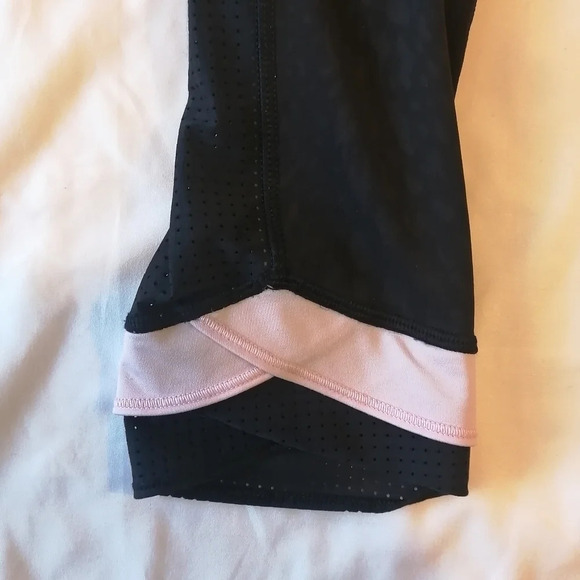 Lululemon Sweaty or Not Crop 21" Full-On Luxtreme Watermark Black Pink Leopard 4 - Picture 9 of 16